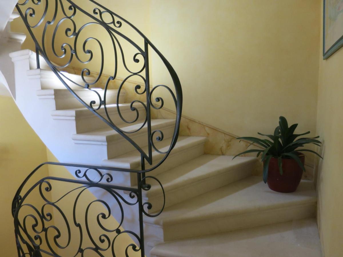 Entre Vignes Et Dentelles Hotel Courthezon Ngoại thất bức ảnh
