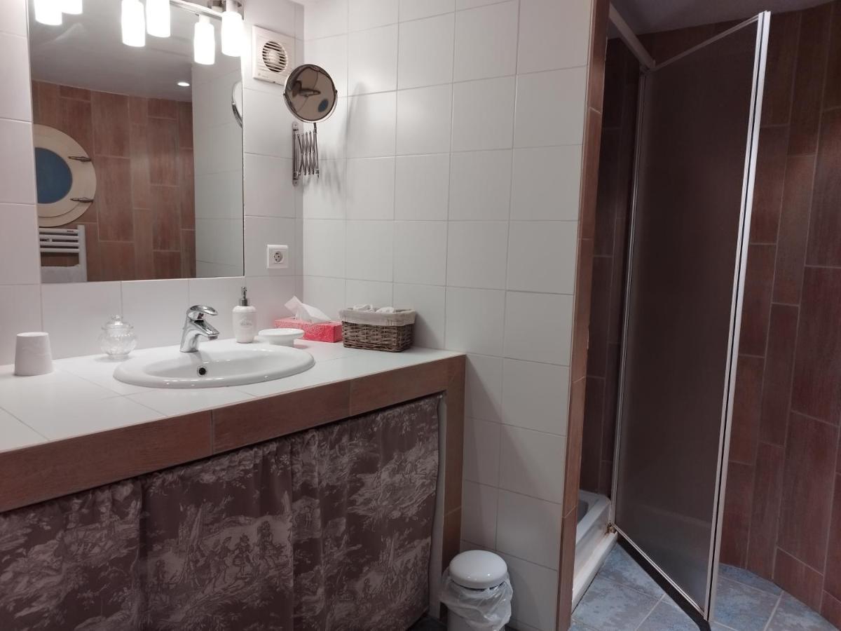 Entre Vignes Et Dentelles Hotel Courthezon Ngoại thất bức ảnh