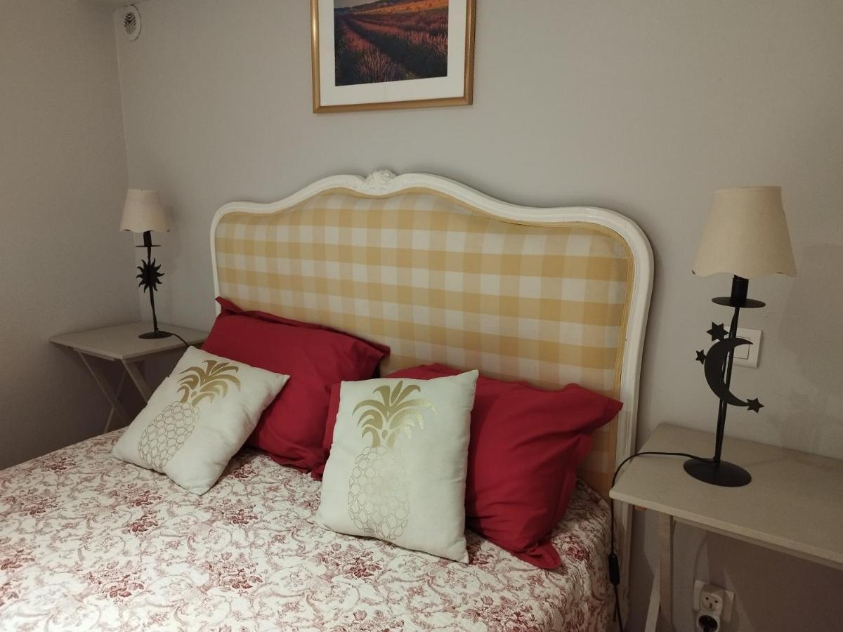 Entre Vignes Et Dentelles Hotel Courthezon Ngoại thất bức ảnh