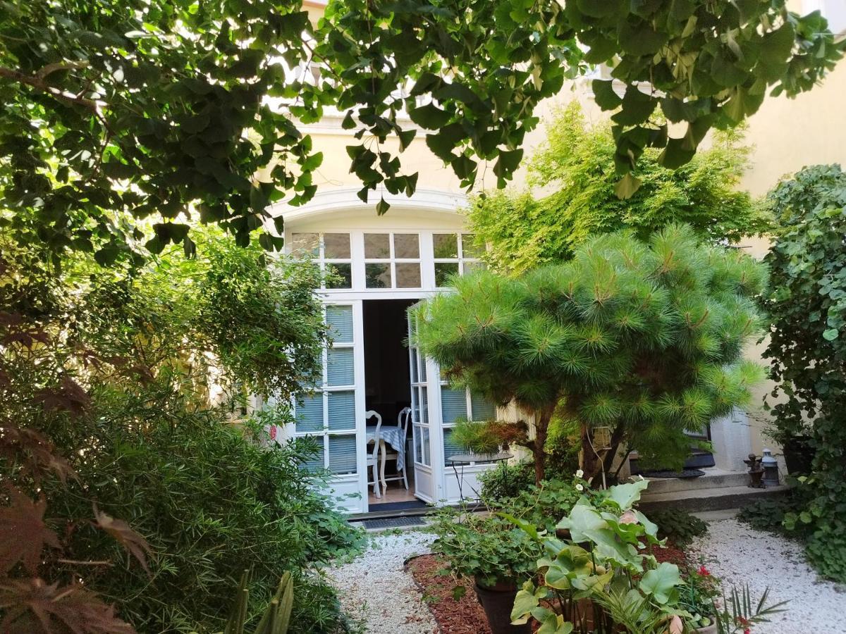 Entre Vignes Et Dentelles Hotel Courthezon Ngoại thất bức ảnh