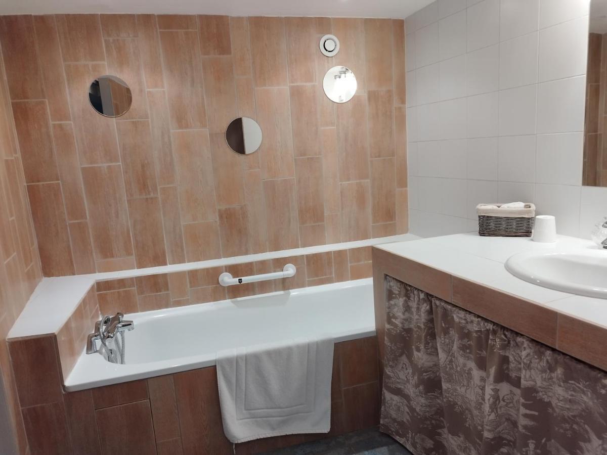 Entre Vignes Et Dentelles Hotel Courthezon Ngoại thất bức ảnh