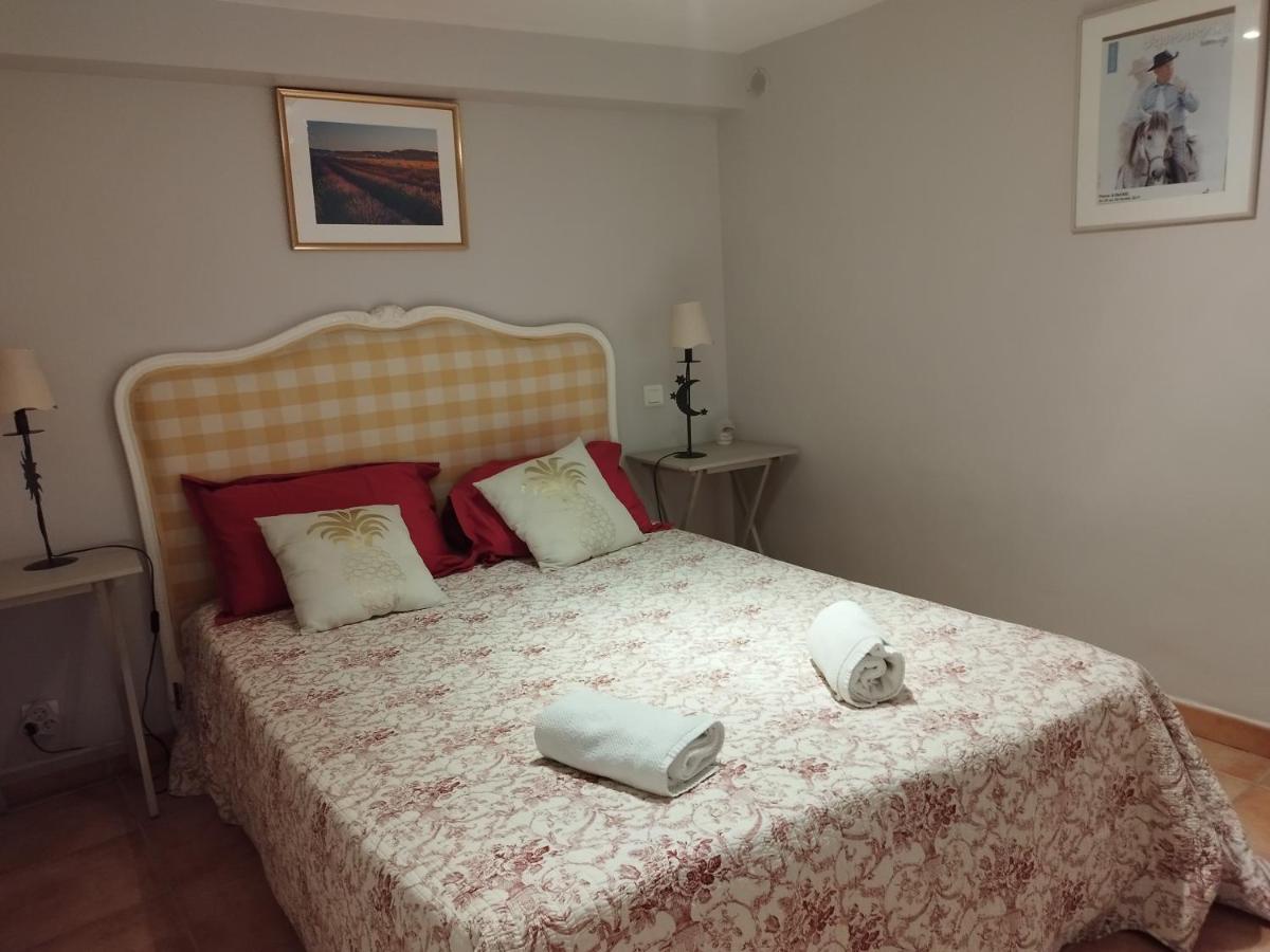 Entre Vignes Et Dentelles Hotel Courthezon Ngoại thất bức ảnh