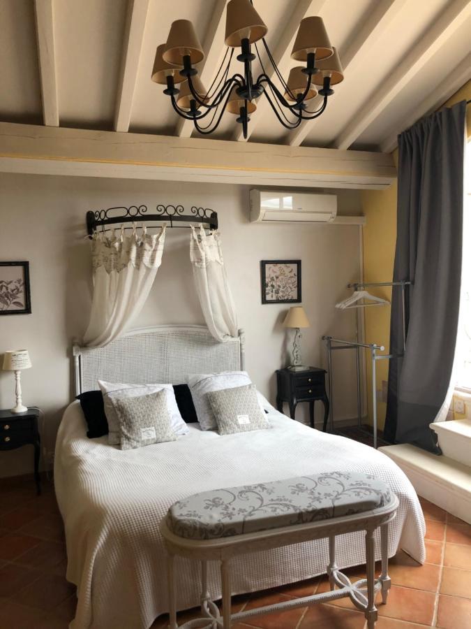 Entre Vignes Et Dentelles Hotel Courthezon Ngoại thất bức ảnh
