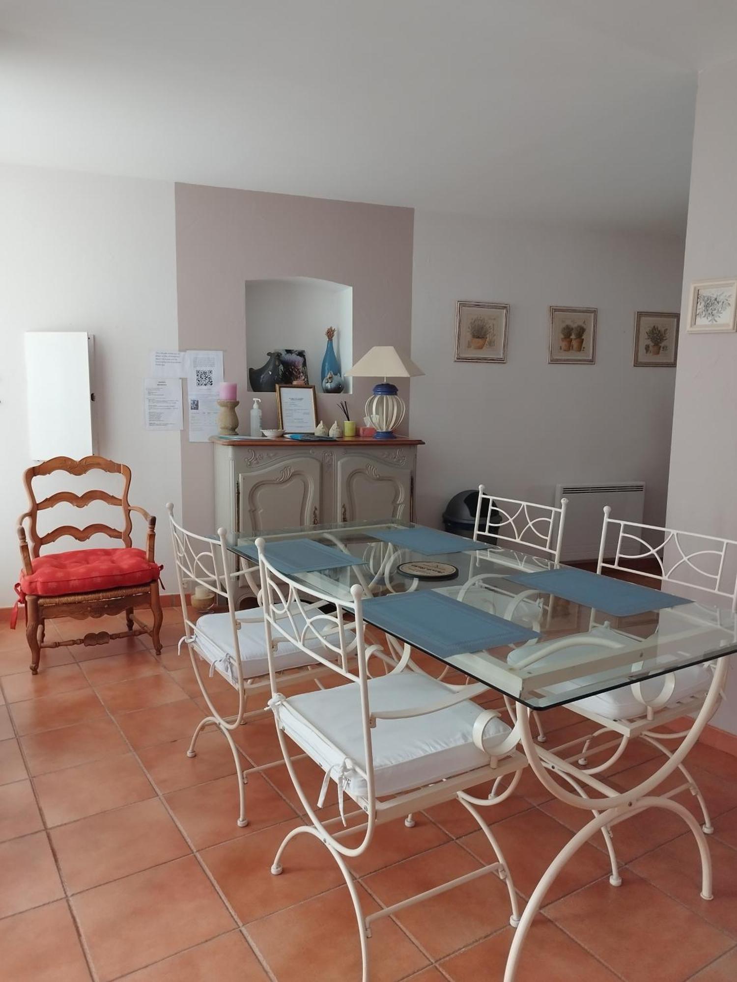 Entre Vignes Et Dentelles Hotel Courthezon Ngoại thất bức ảnh