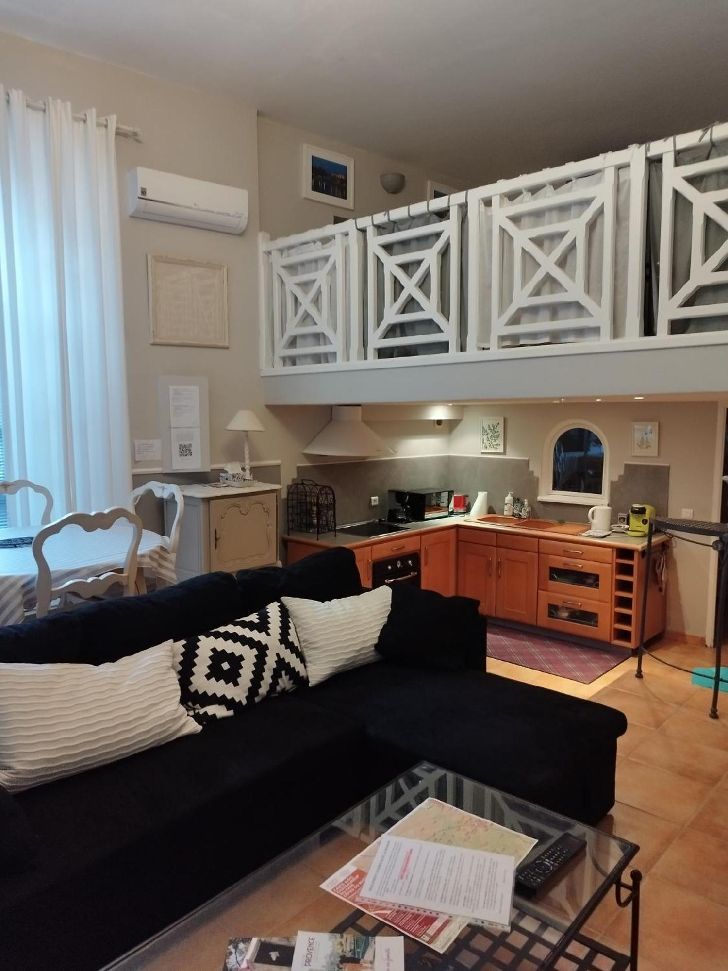 Entre Vignes Et Dentelles Hotel Courthezon Ngoại thất bức ảnh