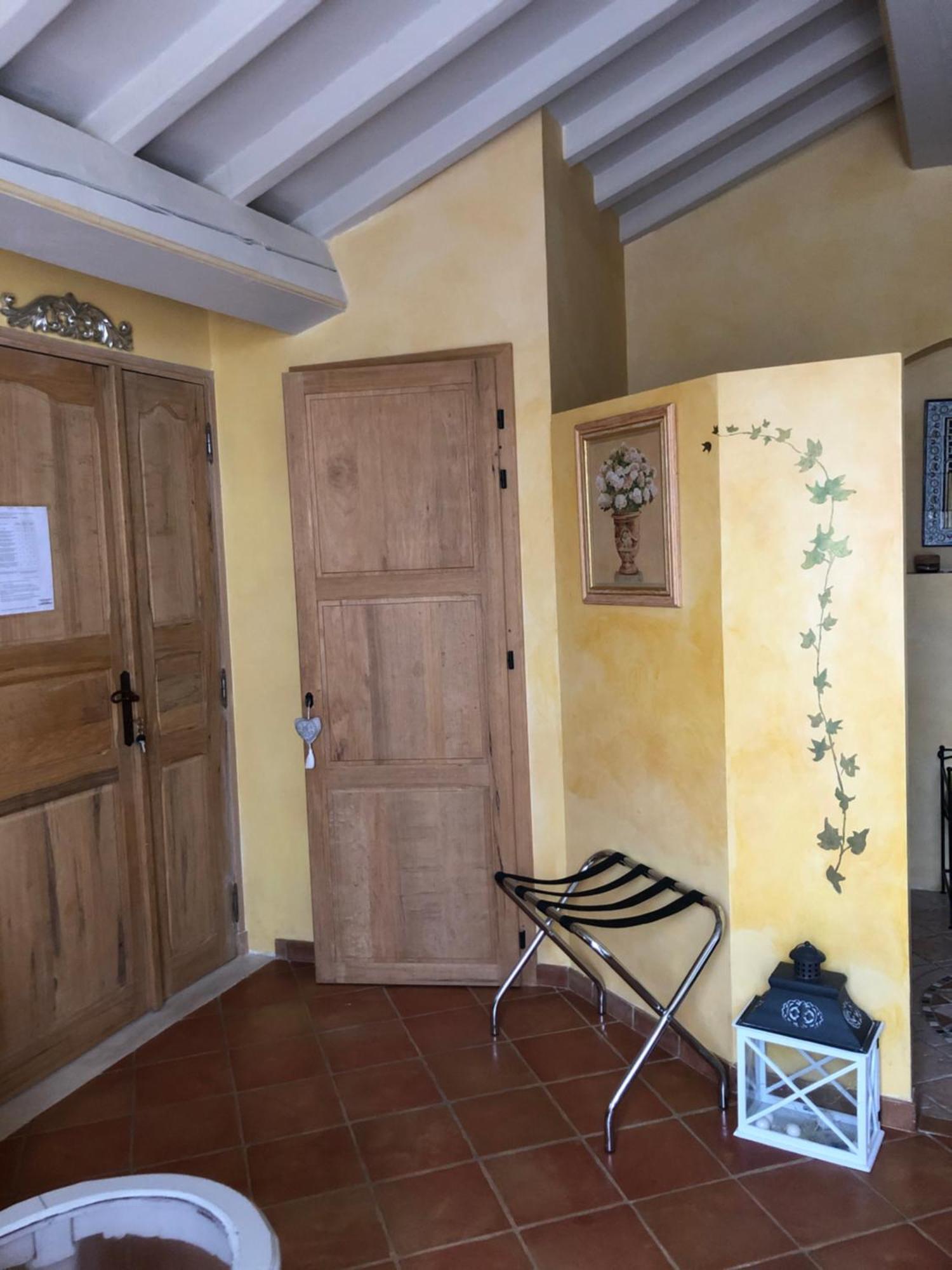 Entre Vignes Et Dentelles Hotel Courthezon Ngoại thất bức ảnh