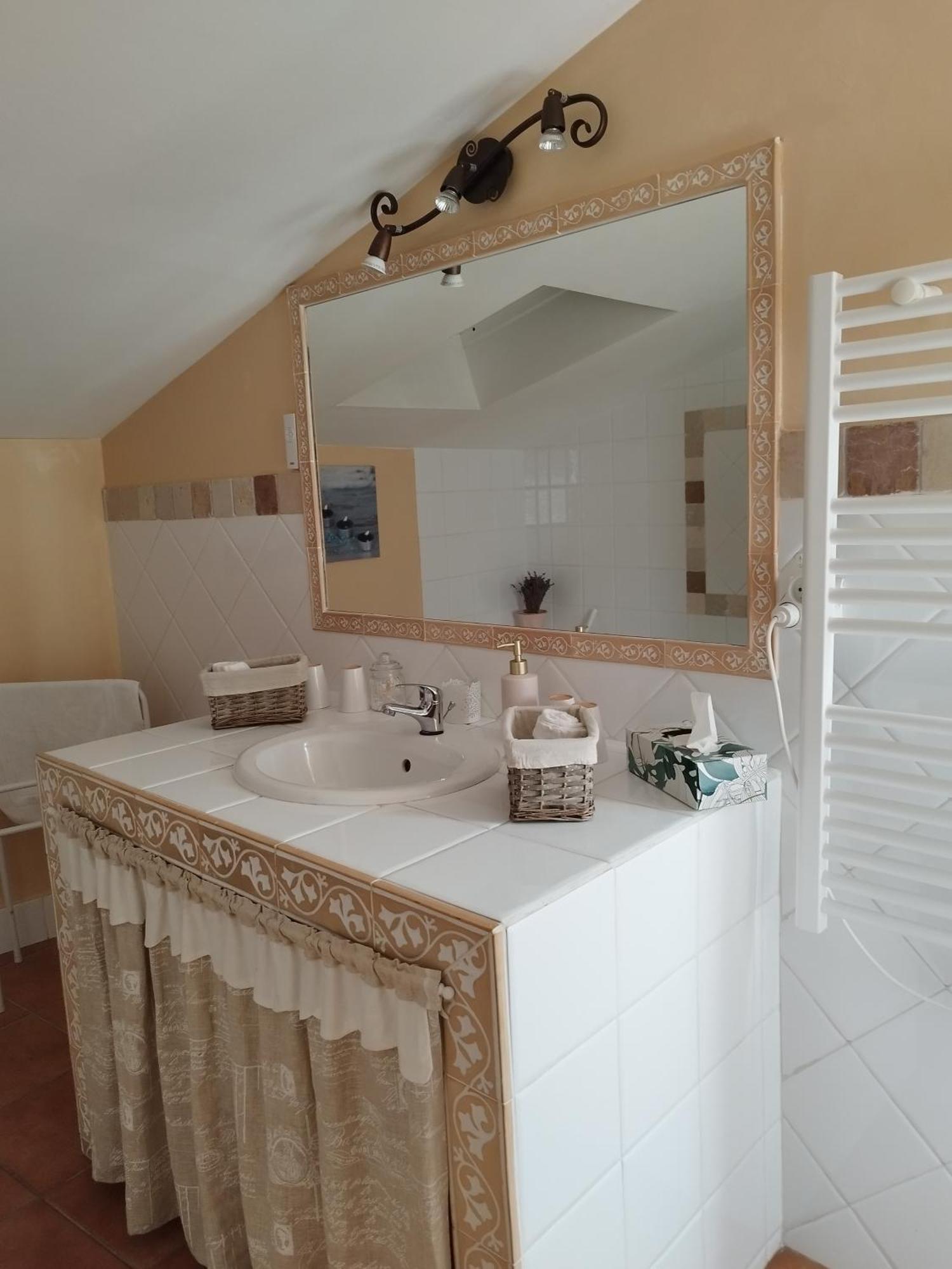 Entre Vignes Et Dentelles Hotel Courthezon Ngoại thất bức ảnh