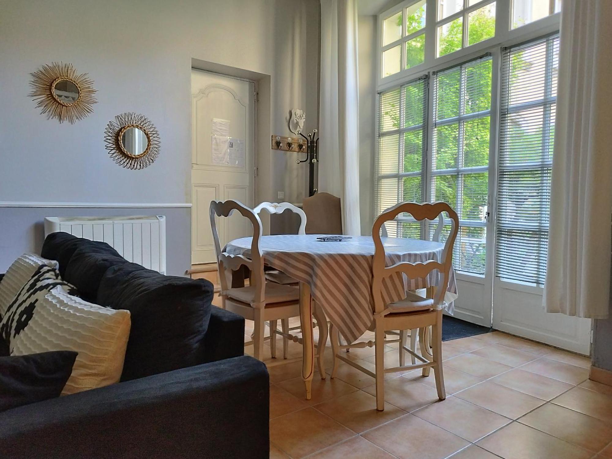 Entre Vignes Et Dentelles Hotel Courthezon Ngoại thất bức ảnh