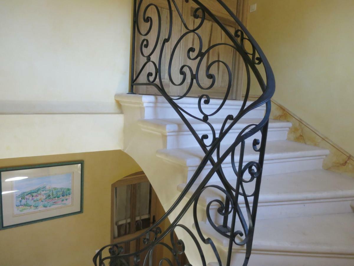 Entre Vignes Et Dentelles Hotel Courthezon Ngoại thất bức ảnh